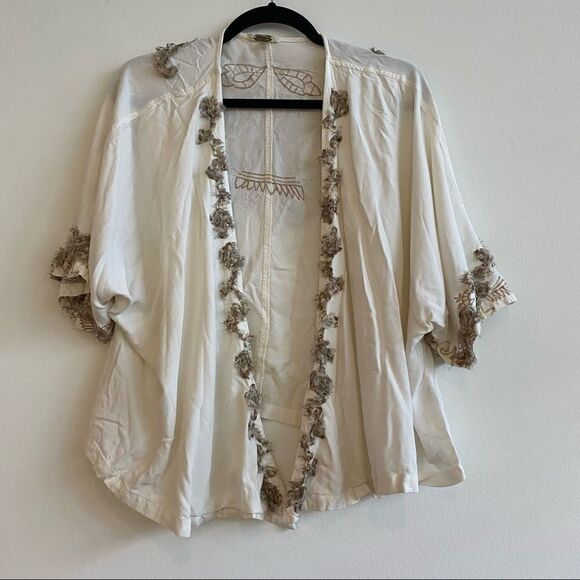White and Beige Embroidered Boho Short Kimono Size XS/S - Picture 1 of 8